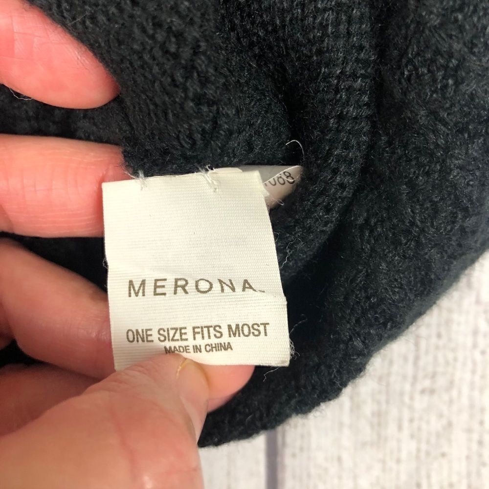 AE outfitters, merona beanie, plaid scarf - Picture 5 of 6